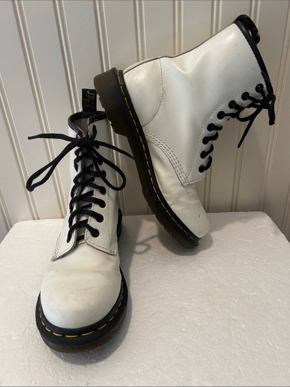 Dr. Martens Airwair w/Bouncing Soles LaceUp Leather Combat Boots Women size 7